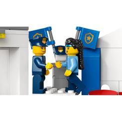 Конструктор LEGO City Полицейская академия 823 деталей Фото 8