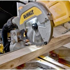 Торцовочная пила DeWALT DWS777 Фото 3