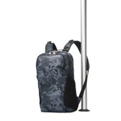 Рюкзак туристический Pacsafe Vibe 20L backpack чорний-камуфляжний Фото 3