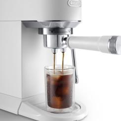 Рожковая кофеварка эспрессо DeLonghi EC 890.WI Фото 5